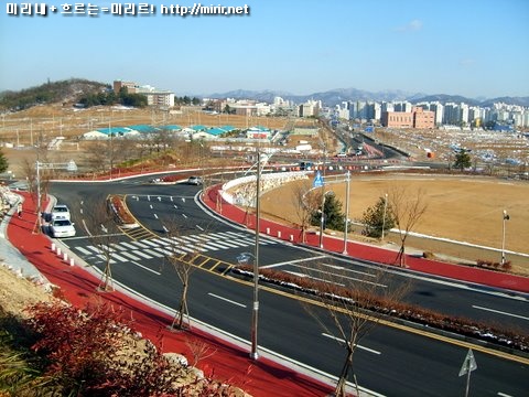 전주대학교 신정문을 공학1관 앞에서 바라본 모습