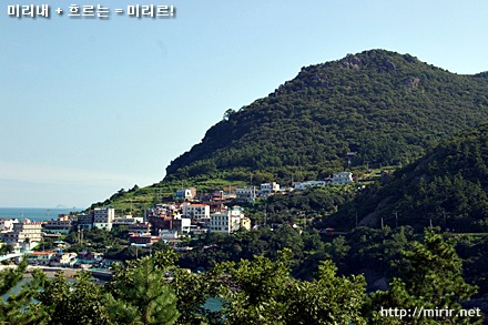향일암 입구에서 바라본 모습