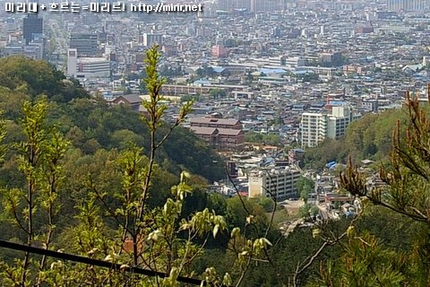 치명자산(중바위)에서 바라본 낙수정입구