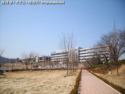 전주대학교 신정문 방향에서 바라본 공학1관, 공학2관 그리고 자유관