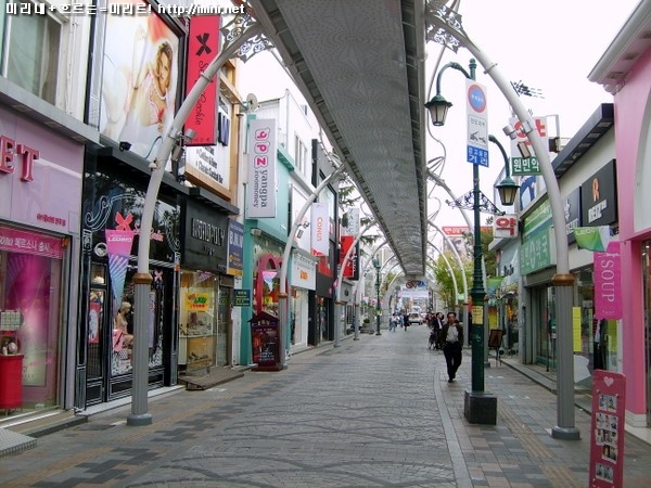 전주 걷고싶은거리에서 객사방향으로 찍은 사진