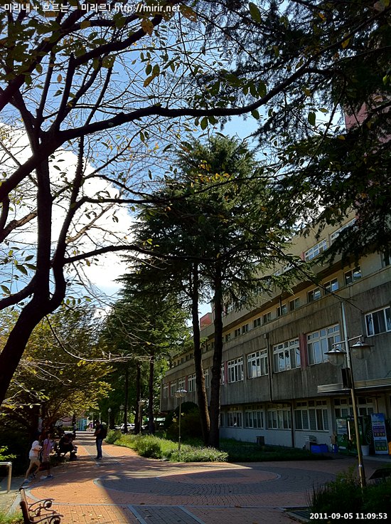 전주대학교 진리관 앞